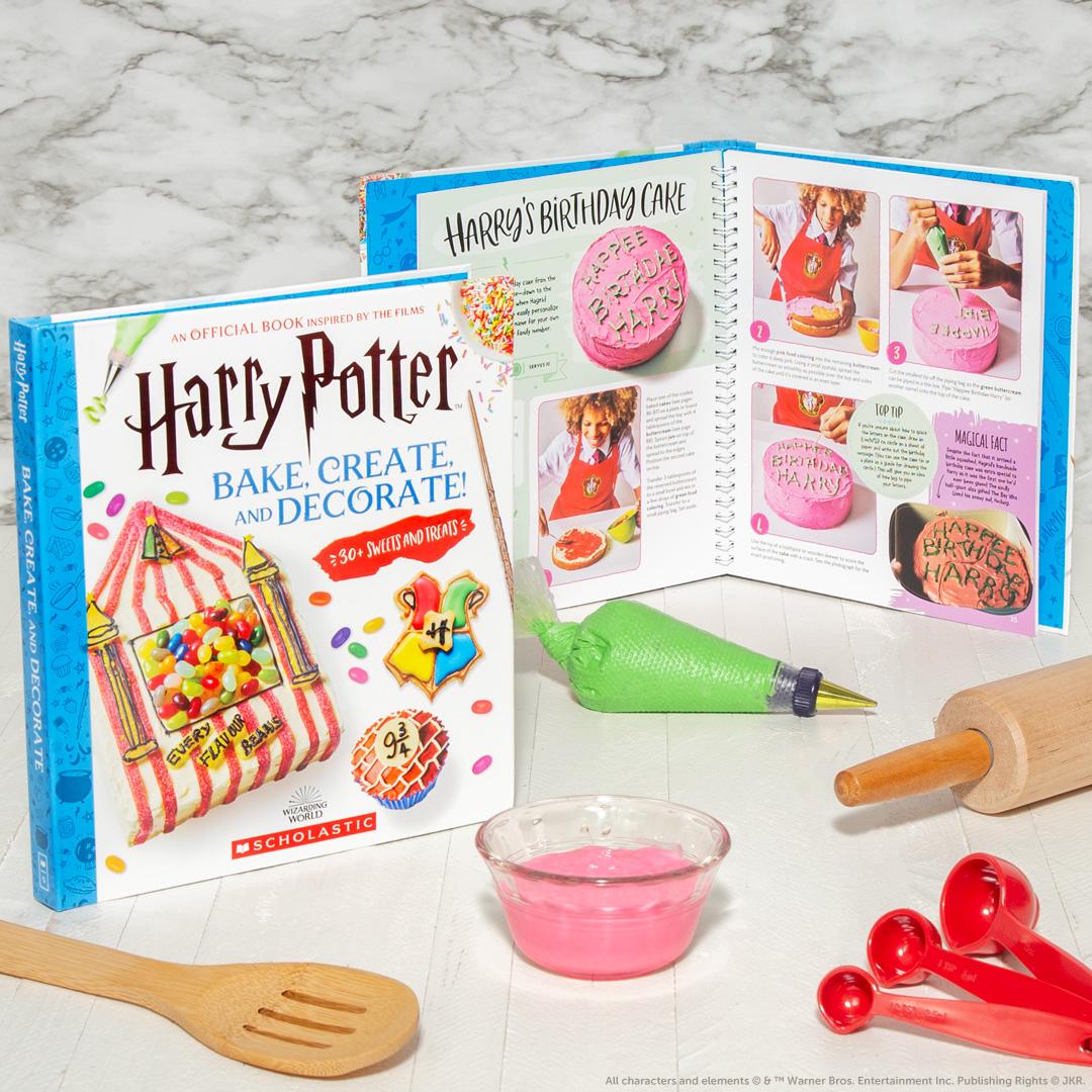 Cover for Harry Potter: Bake Create and Redecorate baking book