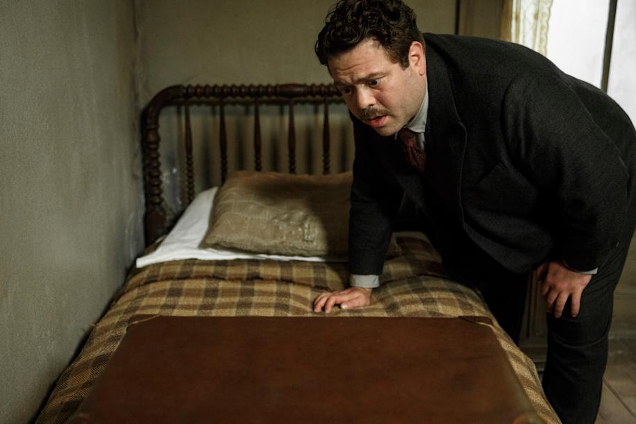 Jacob Kowalski and Newt Scamander's magical case