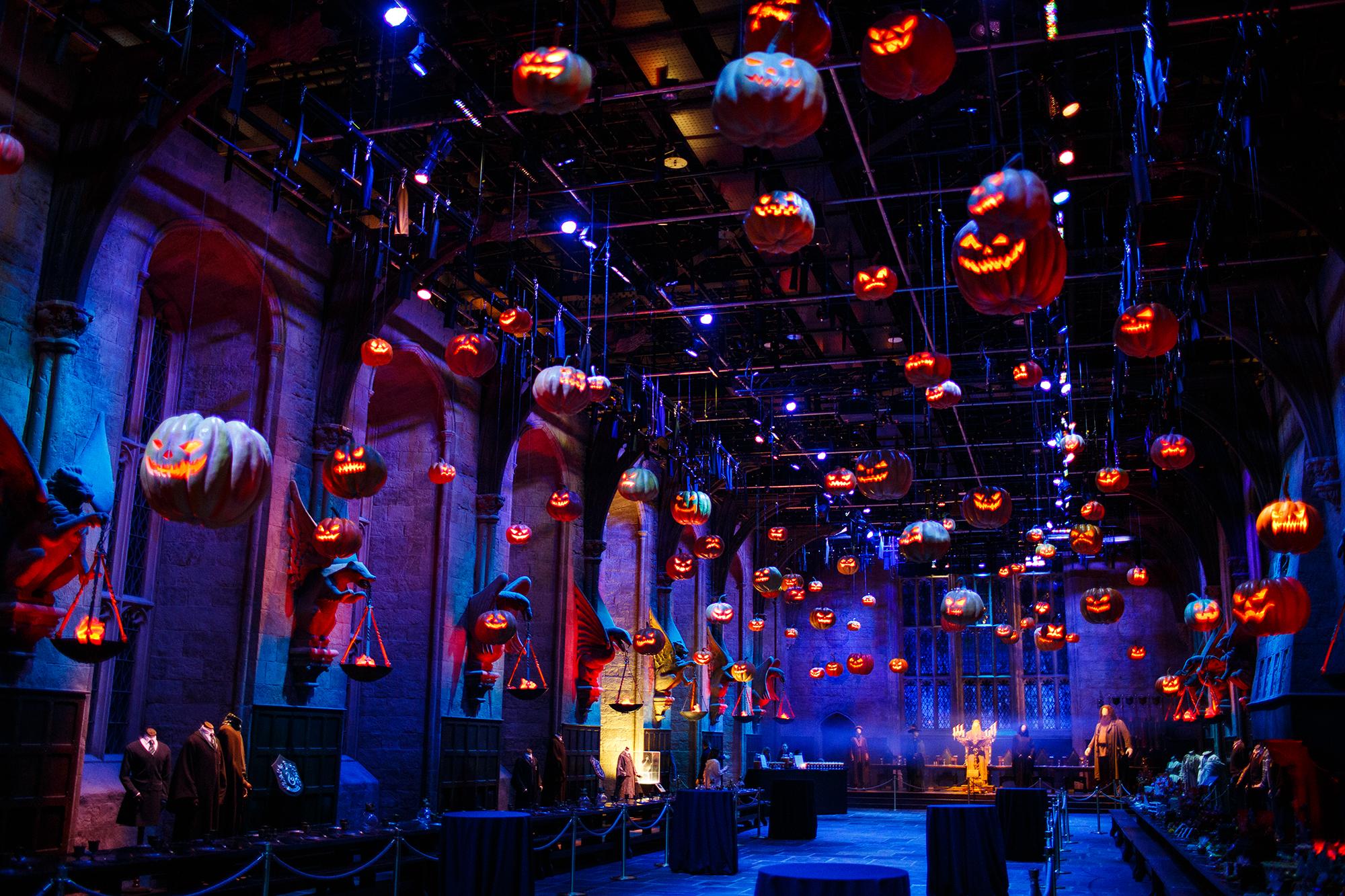nox-wbstl-2024-floating-pumpkins-great-hall-web