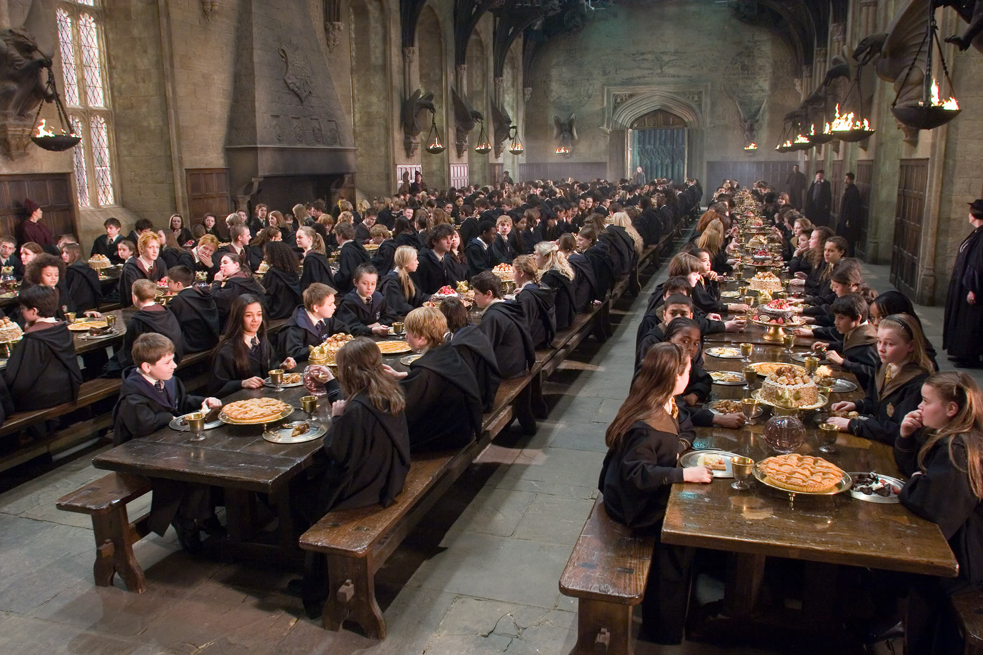 WB-HP-F5-order-of-phoenix-great-hall-feast